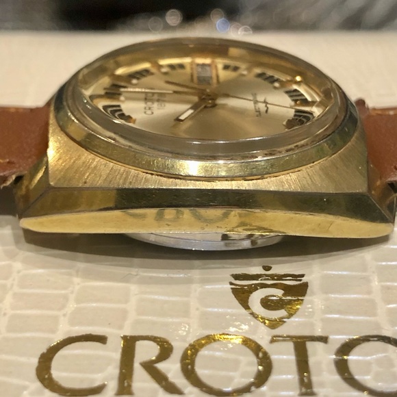 Croton Electronic Day Date Automatic Watch - Picture 4 of 5